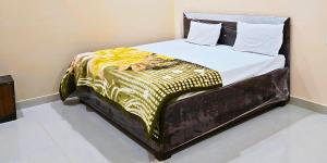 Postel nebo postele na pokoji v ubytování Hotel Siddhi Palace, Ayodhya Near Ram Mandir