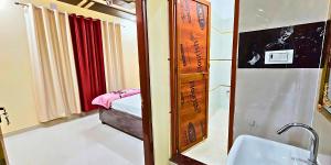 Postel nebo postele na pokoji v ubytování Hotel Siddhi Palace, Ayodhya Near Ram Mandir