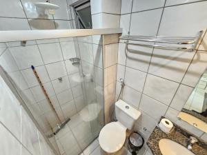 a small bathroom with a toilet and a sink at Thermas Paradise - Apto de 1 quarto Vista área de lazer - 216 in Rio Quente