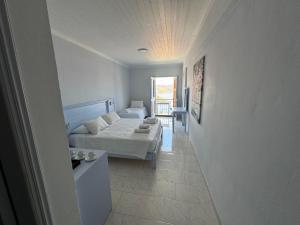 Ένα ή περισσότερα κρεβάτια σε δωμάτιο στο Hotel Fiona Symi