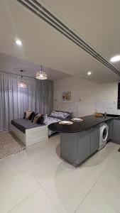 Kuchyň nebo kuchyňský kout v ubytování The Nest Elegant Residence Studio