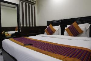 Postel nebo postele na pokoji v ubytování Hotel Hill Palace -Near Karol Bagh Metro Station