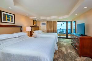 Postel nebo postele na pokoji v ubytování Sheraton Kauai Resort
