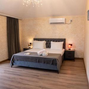 Postel nebo postele na pokoji v ubytování Avrasya Inn Hotel