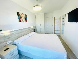 Posteľ alebo postele v izbe v ubytovaní Apartamento Salvis Balcón y piscina