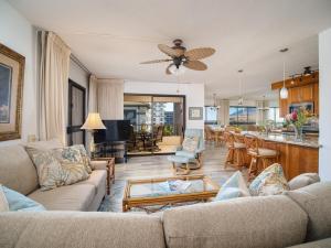 Posezení v ubytování Luxurious Oceanfront Retreat at Kaanapali Alii Experience Aloha in Every Moment