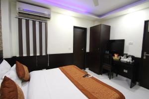 Postel nebo postele na pokoji v ubytování Hotel Hill Palace -Near Karol Bagh Metro Station
