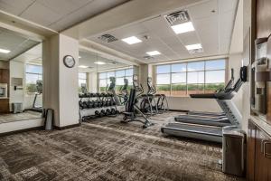 Fitness centrum a/nebo fitness zařízení v ubytování SpringHill Suites by Marriott Stillwater