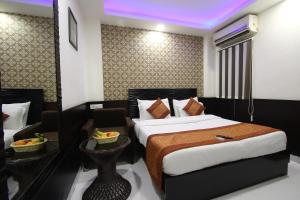 Postel nebo postele na pokoji v ubytování Hotel Hill Palace -Near Karol Bagh Metro Station + 37 fotografií