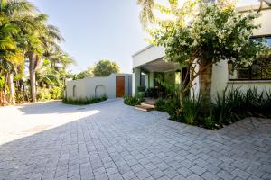 O grădină în afara Ocean Blue Suite - Villa Roc Guesthouse