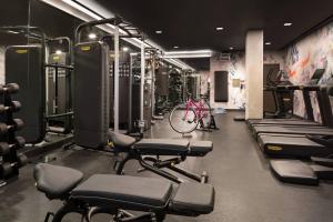 Fitness centrum a/nebo fitness zařízení v ubytování Moxy Austin - University