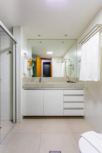 a bathroom with a sink and a mirror at Flat - Conforto em ótima localização - Hotel Garvey in Brasilia
