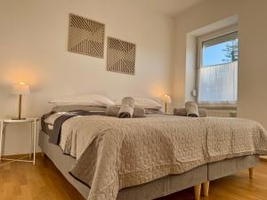 Postel nebo postele na pokoji v ubytování revLIVING Haus Clara am Berg mit kleinem Garten