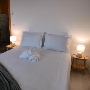 Una cama o camas en una habitación de Gaveta Boémia Apart Covilhã