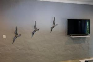 TV a/nebo společenská místnost v ubytování Trogon Flat