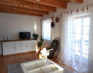 a living room with a couch and a window at FeWo BergZeit auf 1000 m Höhe mit Balkon, Parkplatz, WLAN, Küche in Wertach