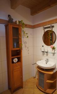 a bathroom with a sink and a mirror at FeWo BergZeit auf 1000 m Höhe mit Balkon, Parkplatz, WLAN, Küche in Wertach