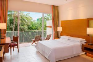Postel nebo postele na pokoji v ubytování Sheraton Hua Hin Resort & Spa