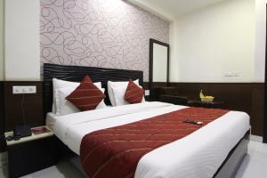 Postel nebo postele na pokoji v ubytování Hotel Hill Palace -Near Karol Bagh Metro Station