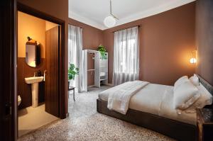 a bedroom with a large bed and a bathroom at MONART HOSPITALITY Vesuvio Park in Ottaviano +9 photos