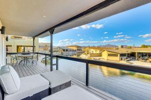 Balkón nebo terasa v ubytování Multi-Home Retreat on Colorado River with Boat Dock!
