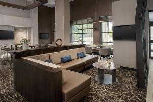 a hotel lobby with a couch and a table at SpringHill Suites by Marriott Atlanta Perimeter Center in Atlanta
