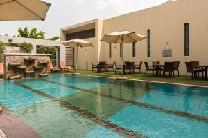 Kolam renang di atau dekat dengan Protea Hotel by Marriott Ikeja Select