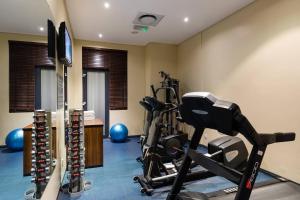 Pusat kecergasan dan/atau kemudahan kecergasan di Protea Hotel by Marriott Ikeja Select