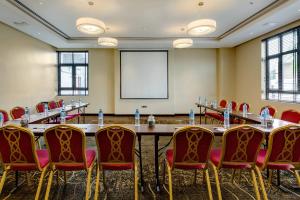 Kawasan bisnes dan/atau bilik persidangan di Protea Hotel by Marriott Ikeja Select