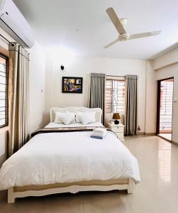 Katil atau katil-katil dalam bilik di Trips Trilogy Gulshan Apartmet