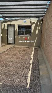 a building with a window on the side of it at Alquiler Centro SAN RAFAEL in San Rafael +1 photo