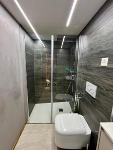 Ένα μπάνιο στο Kirchplatz Apartment Lupus & Cervus