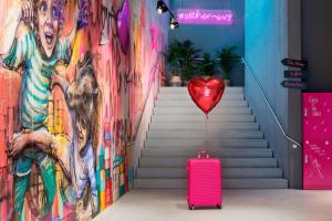 Foto da galeria de Moxy Frankfurt City Center em Frankfurt