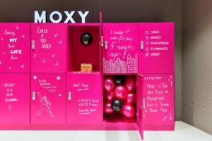 Foto da galeria de Moxy Frankfurt City Center em Frankfurt