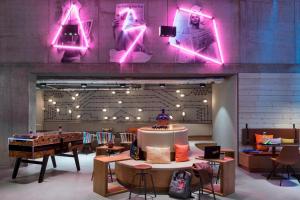 Foto da galeria de Moxy Frankfurt City Center em Frankfurt