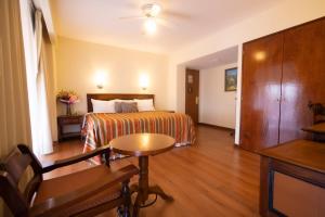 Postel nebo postele na pokoji v ubytování Plaza Uruapan Hotel  + 14 fotografií