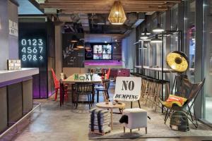 Restaurace v ubytování Moxy Bucharest Old Town