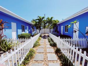 Κήπος έξω από το The Jasmine Apartments by Lowkl