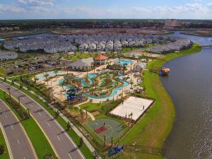 A piscina localizada em In-Home Arcade, Themed Bedrooms, Resort Lazy River ou nos arredores