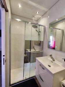 a bathroom with a shower and a sink at Casa Maria in Loures