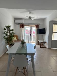a living room with a table and a couch at Dpto 9 - Colon - 1 DORMITORIO - PQ ALQUILERES TEMPORARIOS in Colón