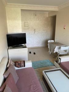 TV a/nebo společenská místnost v ubytování Appartement Tanger 1