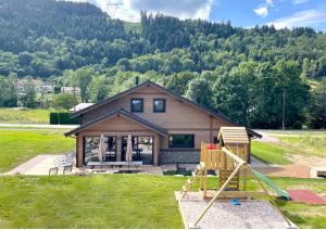 Billede fra billedgalleriet på Chalet cosy 4 étoiles le Domaine Des Mésanges i Plainfaing