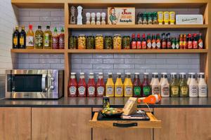 A cozinha ou cozinha compacta de Moxy Warsaw Praga