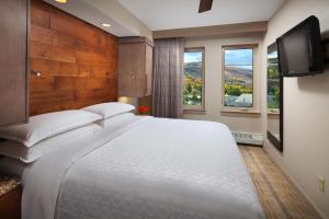 Postel nebo postele na pokoji v ubytování Sheraton Mountain Vista Villas, Avon / Vail Valley