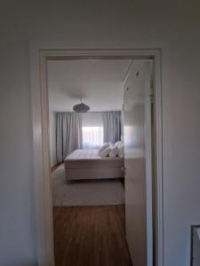 Postel nebo postele na pokoji v ubytování Central lägenhet i Visby -4 person inkl parkering