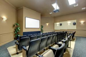 Zona business o sala de conferencias en Chilla Villa 43 fotos más