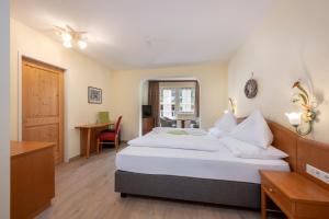 Posteľ alebo postele v izbe v ubytovaní Bliem's Familienhotel
