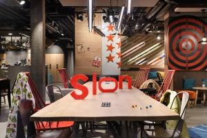 Moxy Sion餐厅或其他用餐的地方