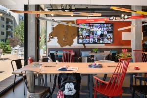 Moxy Sion餐厅或其他用餐的地方